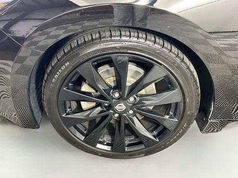 Used 2021 Nissan Maxima SR w/ Sport Mat Group FWD image 4