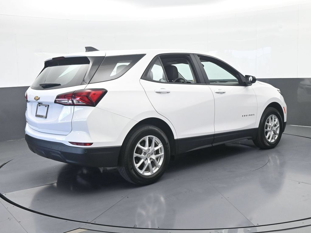 Used 2024 Chevrolet Equinox LS w/ Driver Confidence II Package FWD image 6