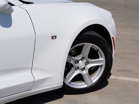 Used 2017 Chevrolet Camaro LT RWD image 10