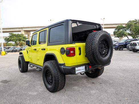 Used 2022 Jeep Wrangler Unlimited Sahara w/ LED Lighting Group AWD/4WD image 10