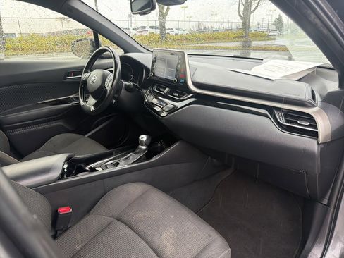 Used 2019 Toyota C-HR XLE image 26