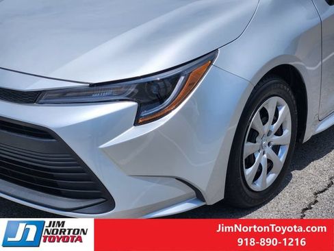 Used 2025 Toyota Corolla LE FWD image 10