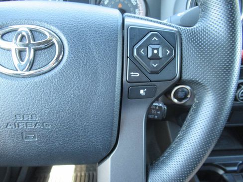 Used 2016 Toyota Tacoma TRD Sport w/ Towing Package AWD/4WD image 28