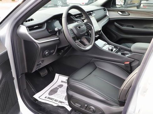 New 2025 Jeep Grand Cherokee Limited AWD/4WD image 11