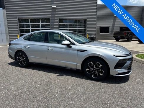 Used 2025 Hyundai Sonata SEL FWD image 2