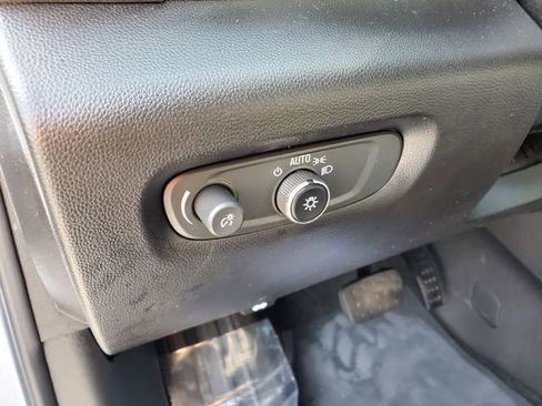 Certified 2023 Chevrolet Traverse LT FWD image 23