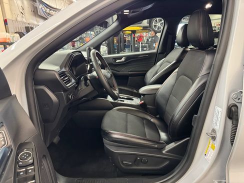Used 2025 Ford Escape ST-Line AWD/4WD image 16