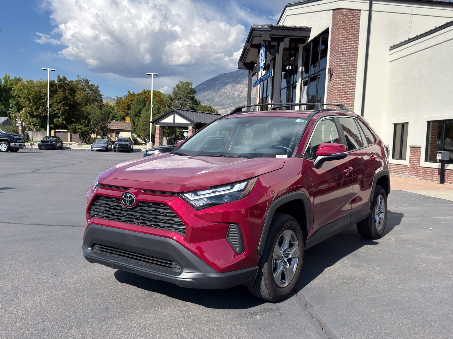 Used 2025 Toyota RAV4 XLE FWD image 6