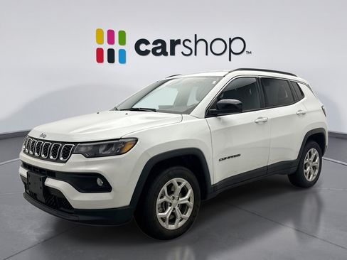 Used 2024 Jeep Compass Latitude AWD/4WD image 1
