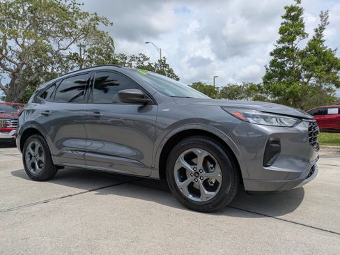 Used 2023 Ford Escape ST-Line w/ Tech Pack #1 FWD image 2
