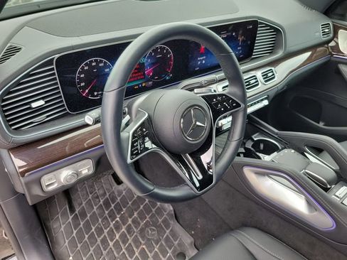 Used 2025 Mercedes-Benz GLS 450 4MATIC image 19