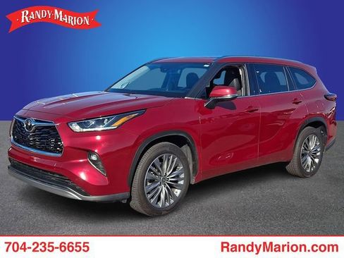 Used 2021 Toyota Highlander Platinum FWD image 1