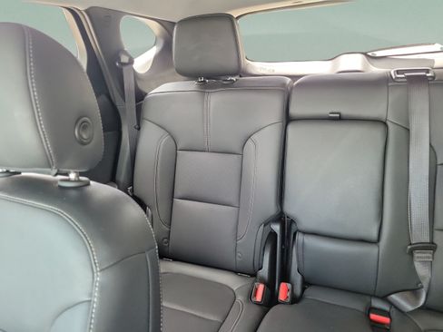 Used 2024 Chevrolet Blazer LT w/ Sound & Technology Package FWD image 8