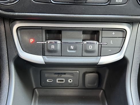 Used 2024 GMC Terrain SLT AWD/4WD image 30