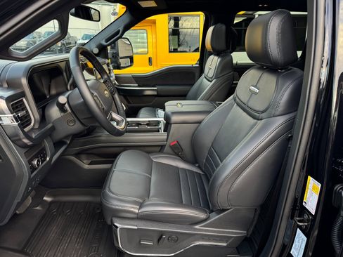 Used 2025 Ford F450 Platinum w/ FX4 Off-Road Package image 27