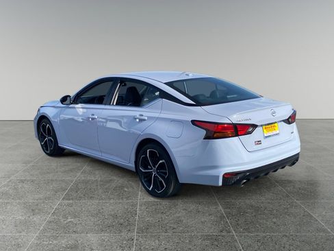 Used 2024 Nissan Altima 2.5 SR image 3