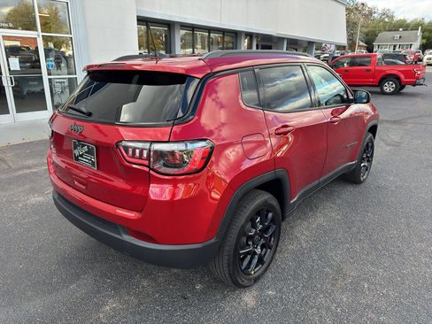 New 2026 Jeep Compass Latitude image 9