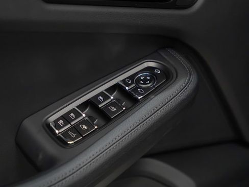 Certified 2026 Porsche Macan AWD/4WD image 20
