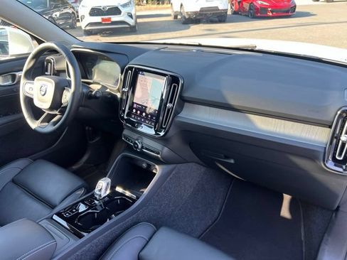 Used 2025 Volvo XC40 B5 Plus AWD/4WD image 27