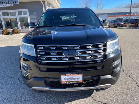 Used 2017 Ford Explorer XLT w/ Equipment Group 202A image 8