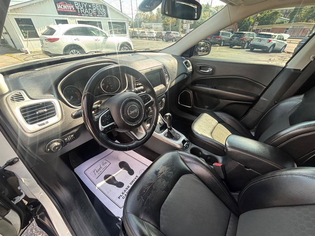 Used 2018 Jeep Compass Latitude w/ Popular Equipment Group AWD/4WD image 17