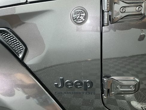 Used 2022 Jeep Gladiator Sport AWD/4WD image 11