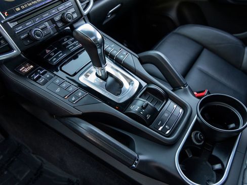Used 2016 Porsche Cayenne image 39