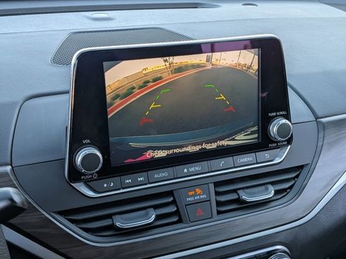 Used 2024 Nissan Altima 2.5 SV image 12