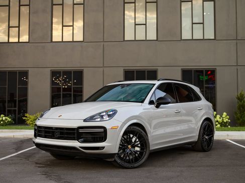 Used 2021 Porsche Cayenne Turbo AWD/4WD image 4