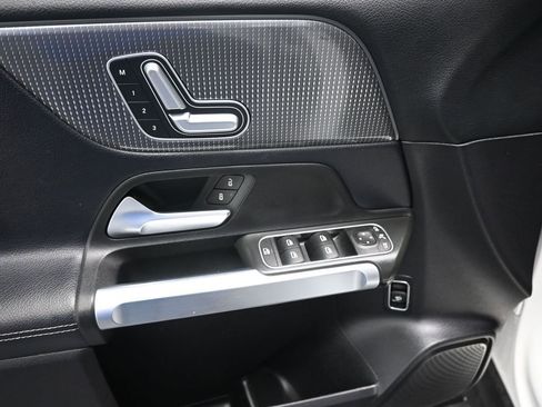 Used 2021 Mercedes-Benz GLB 250 image 11