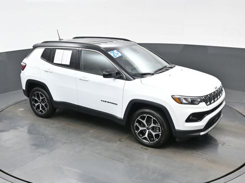 Used 2025 Jeep Compass Limited image 39