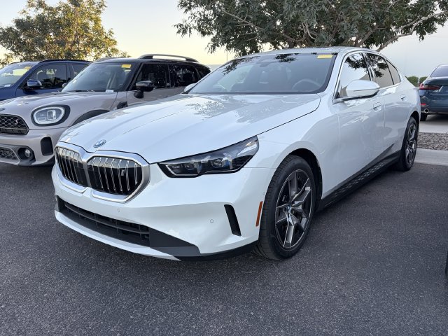 Used 2024 BMW i5 eDrive40i w/ Premium Package RWD image 1