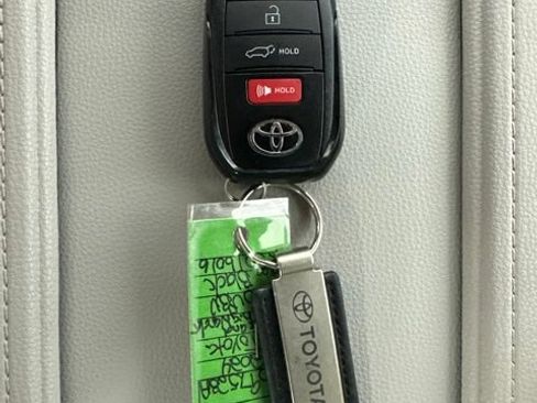 Used 2024 Toyota Grand Highlander AWD image 31