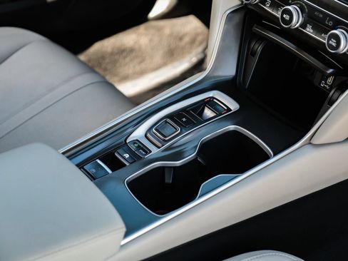 Used 2018 Honda Accord EX image 26