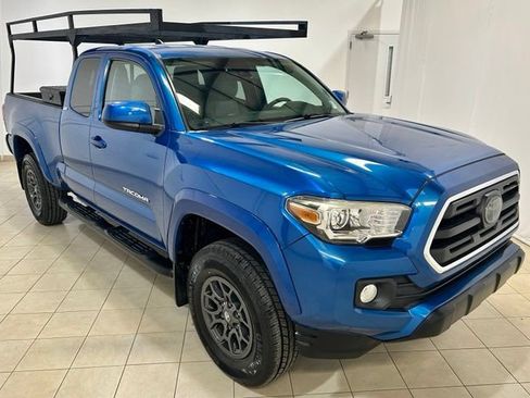 Used 2018 Toyota Tacoma SR5 AWD/4WD image 7