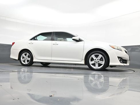 Used 2014 Toyota Camry SE FWD image 40