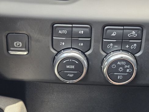 Used 2025 GMC Sierra 1500 AT4 AWD/4WD image 22