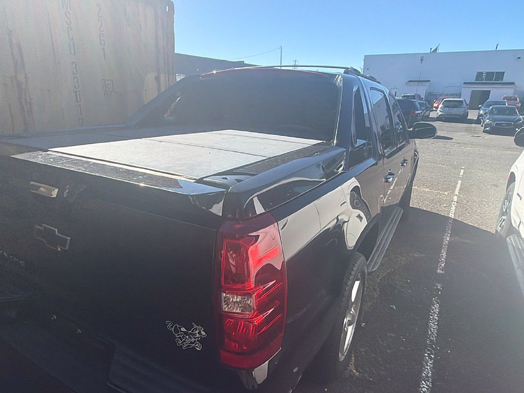 Used 2013 Chevrolet Avalanche LS AWD/4WD image 3