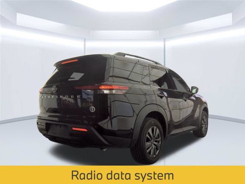 Used 2025 Nissan Pathfinder SV FWD image 4