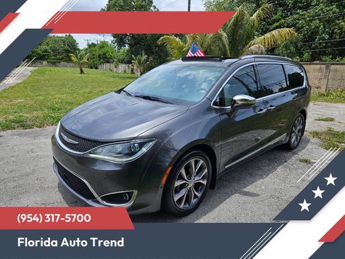 Used 2017 Chrysler Pacifica Limited FWD image 1