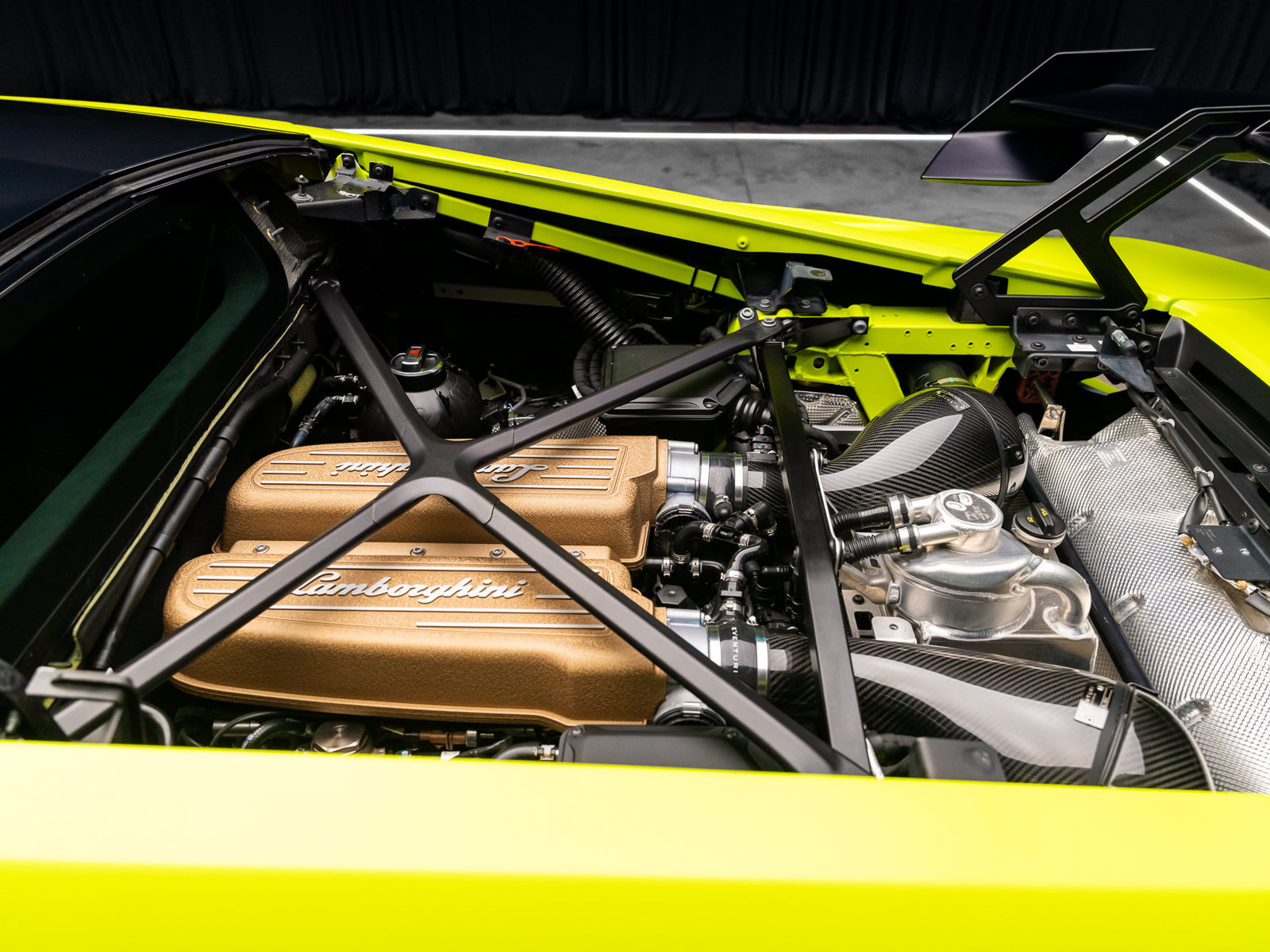 Used 2022 Lamborghini Huracan STO RWD image 79