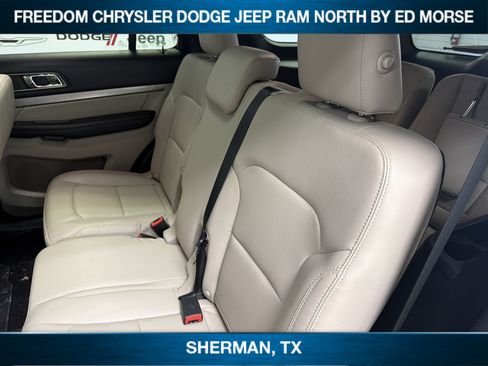 Used 2019 Ford Explorer XLT w/ Equipment Group 202A FWD image 8