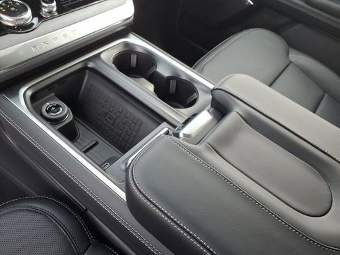 New 2025 Ford Expedition Platinum w/ Driver's Package image 16