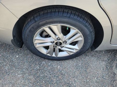 Used 2020 Hyundai Elantra SEL w/ Cargo Package (C1) FWD image 7