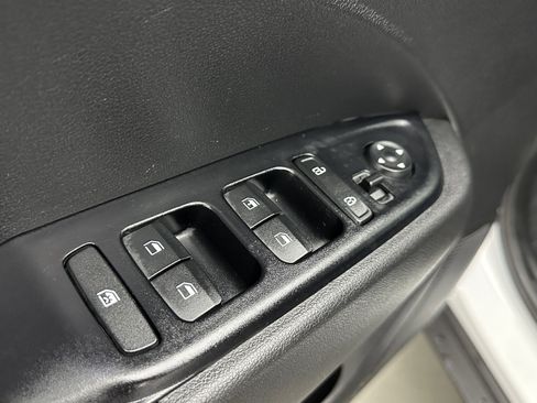 Used 2021 Hyundai Venue SE image 11