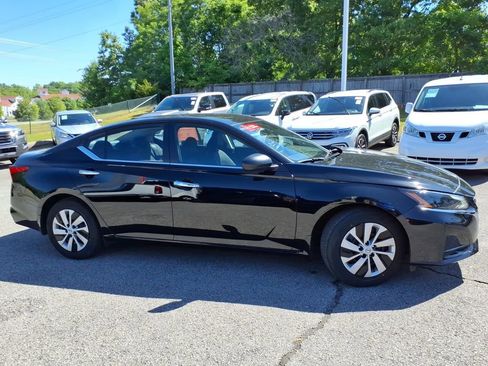 Certified 2025 Nissan Altima 2.5 S FWD image 2