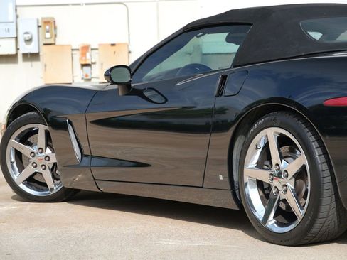 Used 2007 Chevrolet Corvette Convertible w/ Preferred Equipment Group RWD image 31