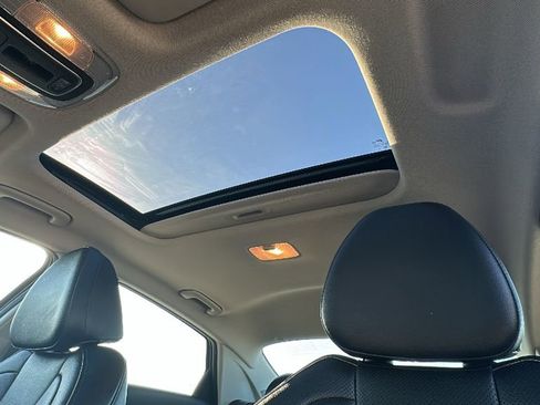 Used 2025 Hyundai Elantra Limited image 5