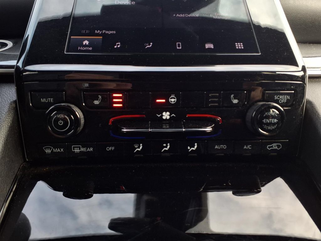 Used 2023 Jeep Grand Cherokee Altitude AWD/4WD image 16