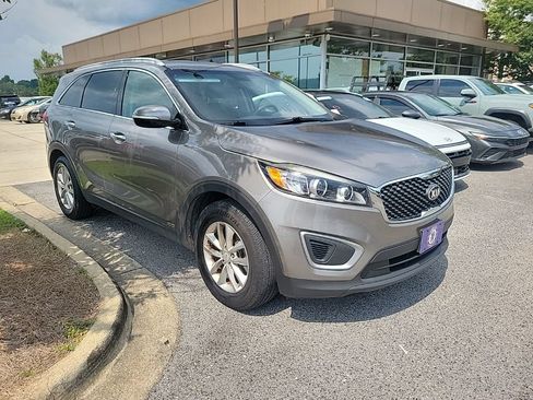 Used 2018 Kia Sorento AWD image 2
